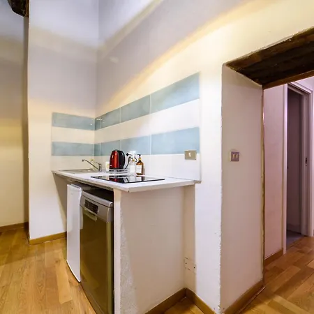 Pensión Evaref House *