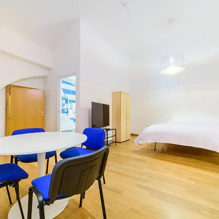 ゲストハウス Evaref House ナポリ